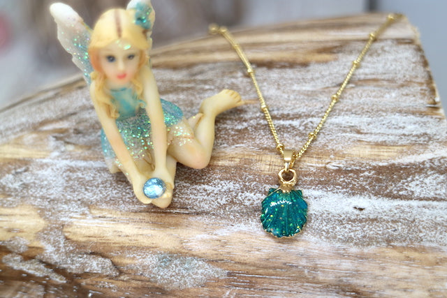 Children's green sparkly shell gold necklace